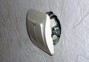 Замена выключателя света в квартире в Козельске